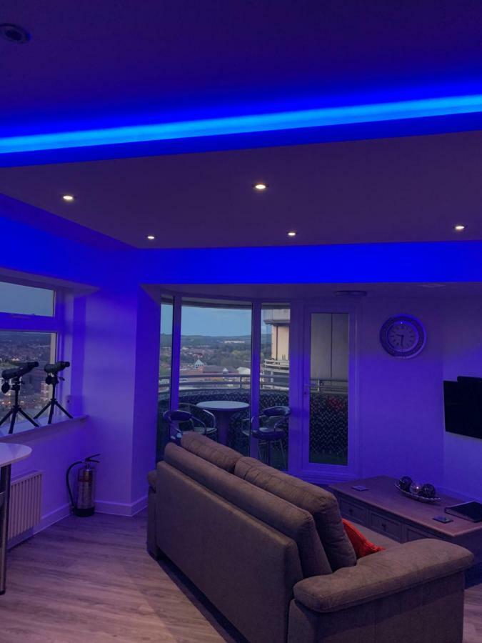 Luxury Panoramic Balcony Swindon Central ภายนอก รูปภาพ