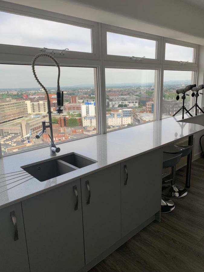 Luxury Panoramic Balcony Swindon Central ภายนอก รูปภาพ