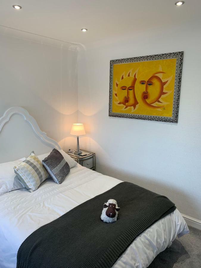 Luxury Panoramic Balcony Swindon Central ภายนอก รูปภาพ
