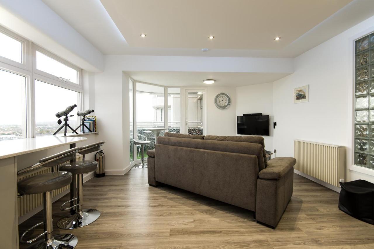 Luxury Panoramic Balcony Swindon Central ภายนอก รูปภาพ