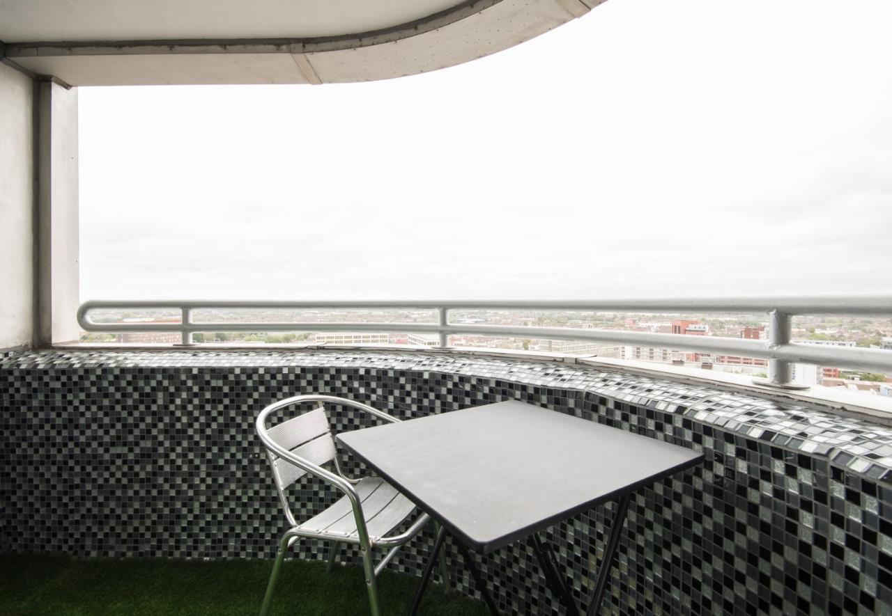 Luxury Panoramic Balcony Swindon Central ภายนอก รูปภาพ